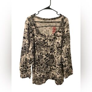 Avenue Black and White Floral Blouse Size 26/28